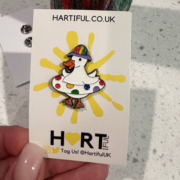 Hartiful.co.uk Accessories - 1 LGBTQ+ Subtle Gay Pride 🏳️‍🌈 Lapel Duck 🦆 Pin